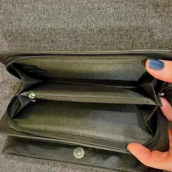 Nicole Miller Black Diamond quilted wallet - Picture 4 of 6